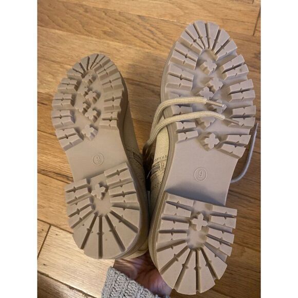 NWT Universal Thread women's Beige Canvas Lace-Up Ankle Boots With Side Zipper 9 - Picture 5 of 8